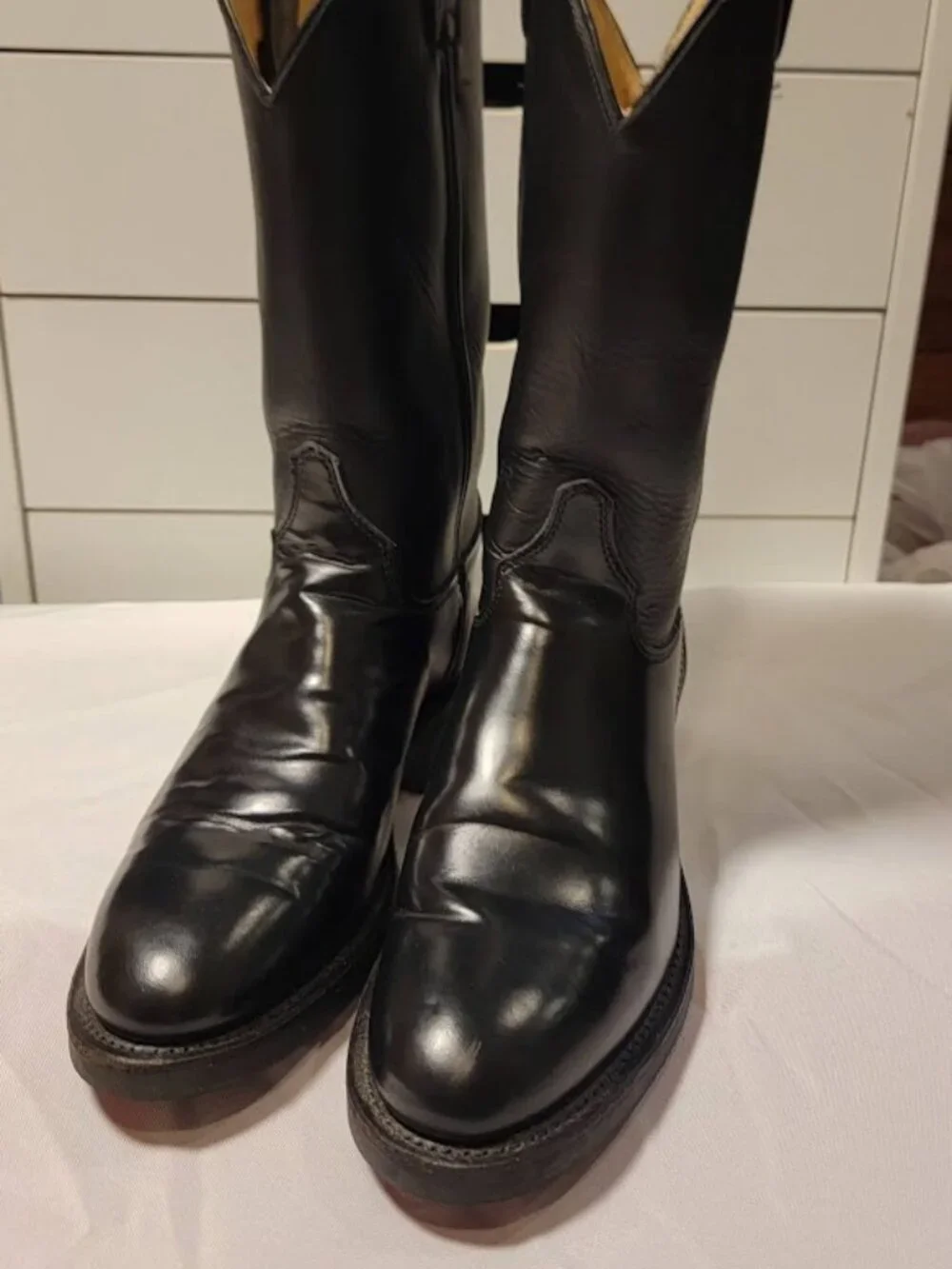Justin Black Leather Western Cowboy Boots Vibram Sole Men’s Size 9 NWOB